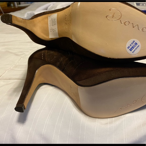Dione Suede Heeled Boots . Gorgeous on thin calf’s. Worn once and then boxed - Picture 4 of 4
